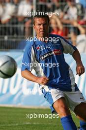 21.07.2004 Mannheim, Deutschland, "Spiel des Herzens", here: Lothar Matthäus - Fair Play für Kinder in Not at Carl-Benz-Stadion Mannheim, the F1 Superstars (Michael Schumacher) plays against the RTL-Superstars, Charity, RTL Stiftung "Kinder in Not", UNESCO, before the Formula 1 World Championship, Rd 12, Grosser Mobil 1 Preis von Deutschland, GER, Hockenheimring Baden-Württemberg