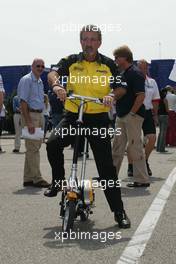 25.07.2004 Hockenheim, Germany, F1, Sunday. July, Eddie Jordan, IRL, Jordan, Teamchief, Chief Executive - Formula 1 World Championship, Rd 12, Grosser Mobil 1 Preis von Deutschland, GER, Hockenheimring Baden-Württemberg