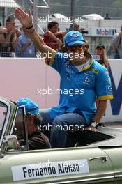 25.07.2004 Hockenheim, Germany,  F1, Sunday, Driver parade, Fernando Alonso (ESP), Mild Seven Renault F1 Team, Portrait - Formula 1 World Championship, Rd 12, Grosser Mobil 1 Preis von Deutschland, GER, Hockenheimring Baden-Württemberg