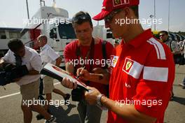 22.07.2004 Hockenheim, Germany, F1, Thursday, July, Michael Schumacher, GER, Ferrari signs an autograph - Formula 1 World Championship, Rd 12, Grosser Mobil 1 Preis von Deutschland, GER, Hockenheimring Baden-Württemberg