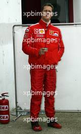 25.02.2004 Imola, Italy, February, F1 Test at Imola race track, Michael Schumacher, GER, Scuderia Ferrari Marlboro, Box, Pitlane, is drinking - Februar, Testfahrten, Italien