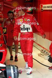 11.09.2004 Monza, Italy, F1, Saturday, September, Michael Schumacher, GER, Scuderia Ferrari Marlboro, F2004, Pitlane, Box, Garage - Formula 1 World Championship, Practice, Rd 15, Italian Grand Prix, ITA, Italy