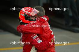 10.10.2004 Suzuka, Japan, F1, Sunday, October, Michael Schumacher, GER, Ferrari hugs Ross Brawn, GBR, Ferrari, Technical Director -  Formula 1 World Championship, Rd 17, Japanese Grand Prix, JPN, Japan, Podium
