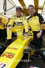 06.07.2004 Formula 1 comes to Regent Street, London F1, Tuesday July, Nigel Mansell and Eddie Jordan, IRL, Jordan, Teamchief, Chief Executive -London, England  www.xpb.cc, EMail: info@xpb.cc - copy of publication required for printed pictures. Every used picture is fee-liable. c Copyright: R.Batchelor / xpb.cc