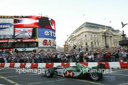 06.07.2004 Formula 1 comes to Regent Street, London F1, Tuesday July, Martin Brundle in the Jaguar -London, England  www.xpb.cc, EMail: info@xpb.cc - copy of publication required for printed pictures. Every used picture is fee-liable. c Copyright: R.Batchelor / xpb.cc