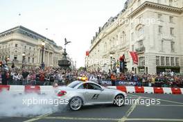 06.07.2004 Formula 1 comes to Regent Street, London F1, Tuesday July, Even the Mercedes AMG pace car made some laps -London, England  www.xpb.cc, EMail: info@xpb.cc - copy of publication required for printed pictures. Every used picture is fee-liable. c Copyright: R.Batchelor / xpb.cc