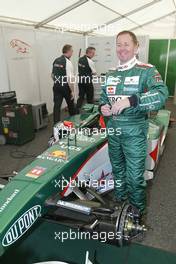 06.07.2004 Formula 1 comes to Regent Street, London F1, Tuesday July, Martin Brundle - London, England  www.xpb.cc, EMail: info@xpb.cc - copy of publication required for printed pictures. Every used picture is fee-liable. c Copyright: R.Batchelor / xpb.cc