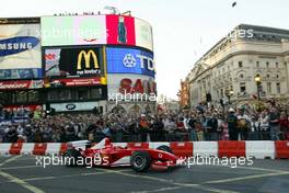 06.07.2004 Formula 1 comes to Regent Street, London F1, Tuesday July, Luca Badoer, ITA, Testdriver, Scuderia Ferrari Marlboro, F2004, Action, Track -London, England  www.xpb.cc, EMail: info@xpb.cc - copy of publication required for printed pictures. Every used picture is fee-liable. c Copyright: R.Batchelor / xpb.cc