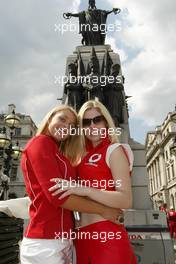 06.07.2004 Formula 1 comes to Regent Street, London F1, Tuesday July, Vodafone girls in london - London, England  www.xpb.cc, EMail: info@xpb.cc - copy of publication required for printed pictures. Every used picture is fee-liable. c Copyright: R.Batchelor / xpb.cc