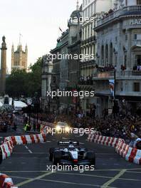 06.07.2004 Formula 1 comes to Regent Street, London F1, Tuesday July, David Coulthard, GBR, McLaren Mercedes -London, England  www.xpb.cc, EMail: info@xpb.cc - copy of publication required for printed pictures. Every used picture is fee-liable. c Copyright: FOTOSPORTS INTERNATIONAL / xpb.cc - LEGAL NOTICE: THIS PICTURE IS NOT FOR USE IN GREAT BRITAIN