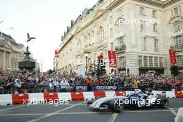 06.07.2004 Formula 1 comes to Regent Street, London F1, Tuesday July, Juan-Pablo Montoya, COL, BMW WilliamsF1 -London, England  www.xpb.cc, EMail: info@xpb.cc - copy of publication required for printed pictures. Every used picture is fee-liable. c Copyright: R.Batchelor / xpb.cc