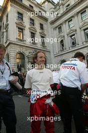 06.07.2004 Formula 1 comes to Regent Street, London F1, Tuesday July, Cristiano da Matta, BRA, Toyota -London, England  www.xpb.cc, EMail: info@xpb.cc - copy of publication required for printed pictures. Every used picture is fee-liable. c Copyright: R.Batchelor / xpb.cc