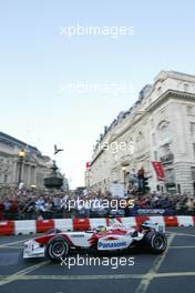 06.07.2004 Formula 1 comes to Regent Street, London F1, Tuesday July, Cristiano da Matta, BRA, Toyota -London, England  www.xpb.cc, EMail: info@xpb.cc - copy of publication required for printed pictures. Every used picture is fee-liable. c Copyright: R.Batchelor / xpb.cc