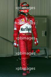 23.05.2004 Monte Carlo, Monaco, F1, Sunday, May, after his crash, Michael Schumacher, GER, Scuderia Ferrari Marlboro, F2004, Action, Track, comes back in the box, Pitlane to finish the race - Formula 1 World Championship, Rd 6, Monaco Grand Prix, Race,  MCO