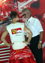 19.03.2004 Sepang, Malaysia, F1, Friday, March, Michael Schumacher, GER, Scuderia Ferrari Marlboro, F2004, Pitlane, Box, Garage, Willi Weber, GER, Driver - Manager, Formula 1 World Championship, Rd 2, Malaysian Grand Prix, KUL, Kuala Lumpur