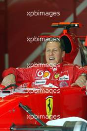 19.03.2004 Sepang, Malaysia, F1, Friday, March, Michael Schumacher, GER, Scuderia Ferrari Marlboro, F2004, Pitlane, Box, Garage, Formula 1 World Championship, Rd 2, Malaysian Grand Prix, KUL, Kuala Lumpur