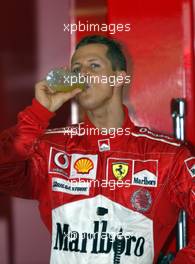 19.03.2004 Kuala Lumpur, Malaysia, F1, Friday, March, Michael Schumacher, GER, Scuderia Ferrari Marlboro, F2004, Pitlane, Box, Garage, Formula 1 World Championship, Rd 2, Malaysian Grand Prix. www.xpb.cc, EMail: info@xpb.cc - copy of publication required for printed pictures. Every used picture is fee-liable. c Copyright: xpb.cc