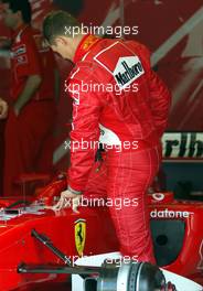 19.03.2004 Sepang, Malaysia, F1, Friday, March, Michael Schumacher, GER, Scuderia Ferrari Marlboro, F2004, Pitlane, Box, Garage, Formula 1 World Championship, Rd 2, Malaysian Grand Prix, KUL, Kuala Lumpur