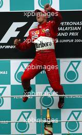 21.03.2004 Sepang, Malaysia, F1, Sunday, March, Michael Schumacher, GER, Ferrari, with his JUMP, Formula 1 World Championship, Podium, Rd 2, Malaysian Grand Prix, KUL, Kuala Lumpur