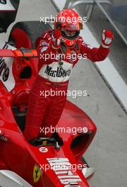 21.03.2004 Sepang, Malaysia, F1, Sunday, March, Michael Schumacher, GER, Ferrari, Park Ferme, Formula 1 World Championship, Race, Rd 2, Malaysian Grand Prix, KUL, Kuala Lumpur