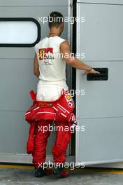 20.03.2004 Sepang, Malaysia, F1, Saturday, March, Michael Schumacher, GER, Ferrari before the Qualifying, Formula 1 World Championship Rd 2, Malaysian Grand Prix, KUL, Kuala Lumpur