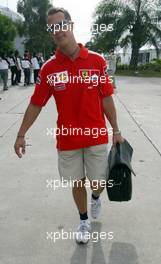 18.03.2004 Sepang, Malaysia, F1, Thursday, March, Michael Schumacher, GER, Ferrari, arrives at the track, Formula 1 World Championship, Rd 2, Malaysian Grand Prix, KUL, Kuala Lumpur