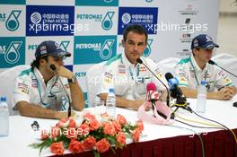 18.07.2004 Shanghai, China,  Press conference, Beat Zehnder, Sauber Team Manager (center), Felipe Massa (BRA), Sauber Petronas, Portrait (left) and Neel Jani (CHE), Test driver Sauber Petronas, Portrait (right)