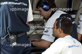 23.04.2004 Imola, San Marino, F1, Friday, April, Juan-Pablo Montoya, COL, Juan Pablo, BMW WilliamsF1 Team, FW26, Pitlane, Box, Garage - Practice, Formula 1 World Championship, Rd 4, San Marino Grand Prix, RSM