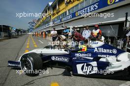 23.04.2004 Imola, San Marino, F1, Friday, April, Ralf Schumacher, GER, BMW WilliamsF1 Team, FW26, Pitlane, Box, Garage - Practice, Formula 1 World Championship, Rd 4, San Marino Grand Prix, RSM