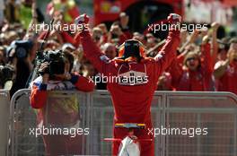 25.04.2004 Imola, San Marino, F1, Sunday, April, Michael Schumacher, GER, Ferrari - Podium, Formula 1 World Championship, Rd 4, San Marino Grand Prix, RSM