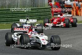25.04.2004 Imola, San Marino, F1, Sunday, April, Takuma Sato, JPN, Lucky Strike BAR Honda, BAR006, Action, Track leads Ralf Schumacher, GER, BMW WilliamsF1 Team, FW26, Action, Track - Formula 1 World Championship, race, Rd 4, San Marino Grand Prix, RSM