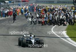 25.04.2004 Imola, San Marino, F1, Sunday, April, Kimi Raikkonen, FIN, Räikkönen, McLaren Mercedes - the start of the race, Formula 1 World Championship, race, Rd 4, San Marino Grand Prix, RSM