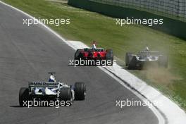 25.04.2004 Imola, San Marino, F1, Sunday, April, Michael Schumacher, GER, Ferrari pushes Juan-Pablo Montoya, COL, Juan Pablo, BMW WilliamsF1 Team, FW26, Action, Track  off the track - Formula 1 World Championship, race, Rd 4, San Marino Grand Prix, RSM