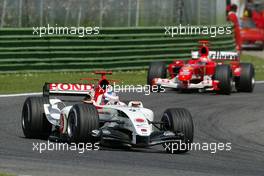 25.04.2004 Imola, San Marino, F1, Sunday, April, Jenson Button, GBR, Lucky Strike BAR Honda, BAR006, Action, Track leads Michael Schumacher, GER, Scuderia Ferrari Marlboro, F2004, Action, Track - Formula 1 World Championship, race, Rd 4, San Marino Grand Prix, RSM