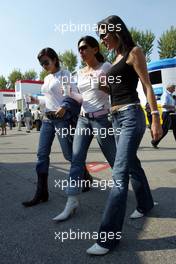 24.04.2004 Imola, San Marino, F1, Saturday, April, right side Connie Montoya, Wife of Juan Pablo Montoya - Practice, Formula 1 World Championship, Rd 4, San Marino Grand Prix, RSM