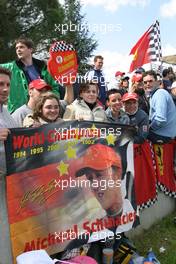 25.04.2004 Imola, San Marino, F1, Sunday, April, Michael Schumacher, GER, Ferrari fans - Formula 1 World Championship, Rd 4, San Marino Grand Prix, RSM
