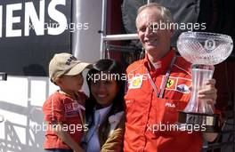 25.04.2004 Imola, San Marino, F1, Sunday, April, Rory Byrne, ZAF, Ferrari, Chief Designer and his wife - Formula 1 World Championship, Rd 4, San Marino Grand Prix, RSM