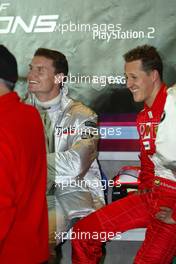 04.11.2004 Paris, France, Race of Champions at the Stade de France, Saturday, Michael Schumacher, GER, Ferrari and david Coulthard, GBR,  share a joke - Formel 1, Paris, France, December 2004