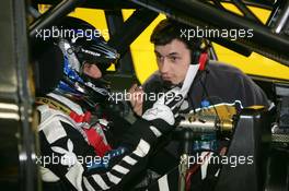 29.04.2005 Klettwitz, Germany,  Laurent Aiello (FRA), Opel Performance Center, discussing the setup with his race engineer - DTM 2005 at Eurospeedway Lausitzring (Deutsche Tourenwagen Masters)