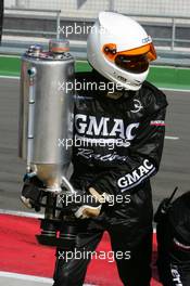 29.04.2005 Klettwitz, Germany,  Opel mechanic with the refuelling tank wiating for the car to come in for a pitstop practice - DTM 2005 at Eurospeedway Lausitzring (Deutsche Tourenwagen Masters)