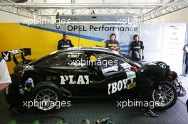 29.04.2005 Klettwitz, Germany,  The car of Laurent Aiello (FRA), Opel Performance Center, Opel Vectra GTS V8, in the pitbox - DTM 2005 at Eurospeedway Lausitzring (Deutsche Tourenwagen Masters)