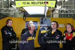 29.04.2005 Klettwitz, Germany,  Mechanics of Manuel Reuter (GER), Opel Performance Center, following the laptimes on a monitor - DTM 2005 at Eurospeedway Lausitzring (Deutsche Tourenwagen Masters)
