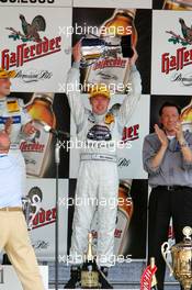 01.05.2005 Klettwitz, Germany,  Podium, Mika Häkkinen (FIN), Sport Edition AMG-Mercedes, Portrait, holding up the trophy for 3rd place - DTM 2005 at Eurospeedway Lausitzring (Deutsche Tourenwagen Masters)