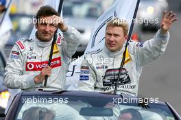 01.05.2005 Klettwitz, Germany,  Driver parade, Bernd Schneider (GER), Vodafone AMG-Mercedes, Portrait (left) and Mika Häkkinen (FIN), Sport Edition AMG-Mercedes, Portrait (right), waving to the fans - DTM 2005 at Eurospeedway Lausitzring (Deutsche Tourenwagen Masters)