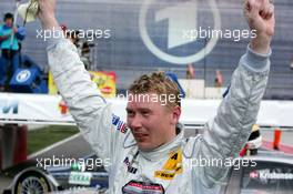 01.05.2005 Klettwitz, Germany,  Mika Häkkinen (FIN), Sport Edition AMG-Mercedes, AMG-Mercedes C-Klasse, happy with his 3rd place in just his 2nd DTM race - DTM 2005 at Eurospeedway Lausitzring (Deutsche Tourenwagen Masters)