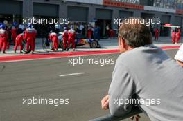 01.05.2005 Klettwitz, Germany,  Harry Unflath (GER), Marketing Manager Abt-Audi, looks at the pitstop of Martin Tomczyk (GER), Audi Sport Team Abt Sportsline, Audi A4 DTM, from the pitwall - DTM 2005 at Eurospeedway Lausitzring (Deutsche Tourenwagen Masters)