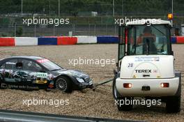16.09.2005 Klettwitz, Germany,  Mika Häkkinen (FIN), Sport Edition AMG-Mercedes, AMG-Mercedes C-Klasse, being towed out of the gravel - DTM 2005 at Lausitzring (Deutsche Tourenwagen Masters)