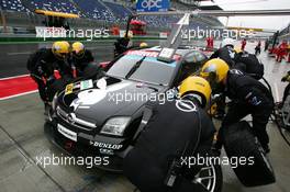 16.09.2005 Klettwitz, Germany,  Pitstop practice of Laurent Aiello (FRA), Opel Performance Center, Opel Vectra GTS V8 - DTM 2005 at Lausitzring (Deutsche Tourenwagen Masters)