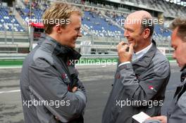 17.09.2005 Klettwitz, Germany,  Mattias Ekström (SWE), Audi Sport Team Abt Sportsline, Portrait, chatting with Dr. Wolfgang Ullrich (GER), Audi's Head of Sport - DTM 2005 at Lausitzring (Deutsche Tourenwagen Masters)