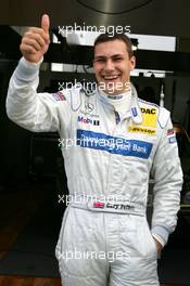 17.09.2005 Klettwitz, Germany,  Thumbs up for Gary Paffett (GBR), DaimlerChrysler Bank AMG-Mercedes, Portrait - DTM 2005 at Lausitzring (Deutsche Tourenwagen Masters)